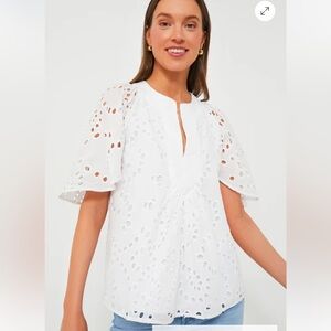 NWT TUCKERNUCK
White Eyelet Finley Flutter Sleeve Top sz xl